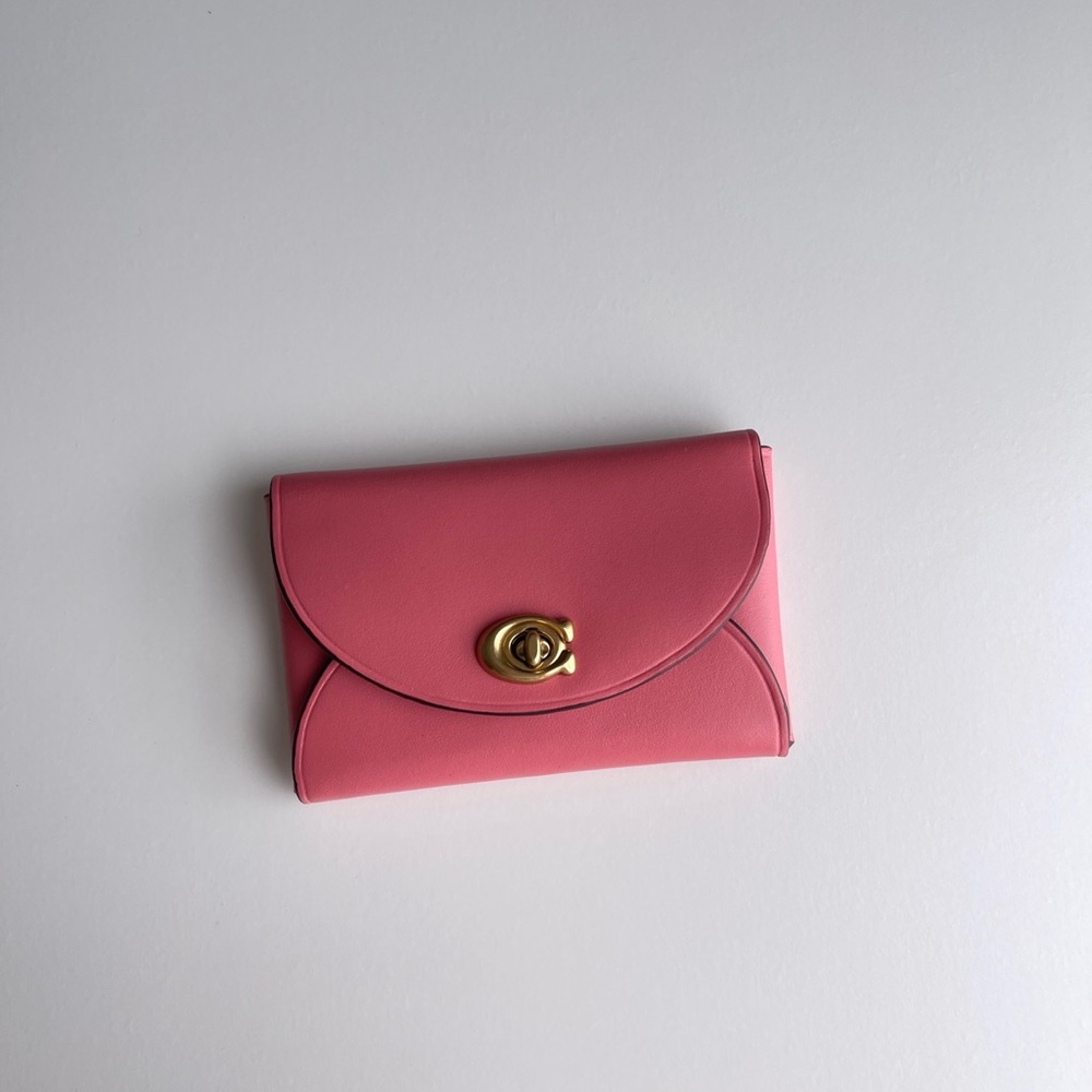 Coach Turnlock Card Holder Pink